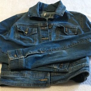 Blue jean denim jacket. Side pockets and top pockets size 8